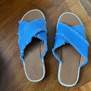 Caslon sandals 7.5, never worn, excellent condition.